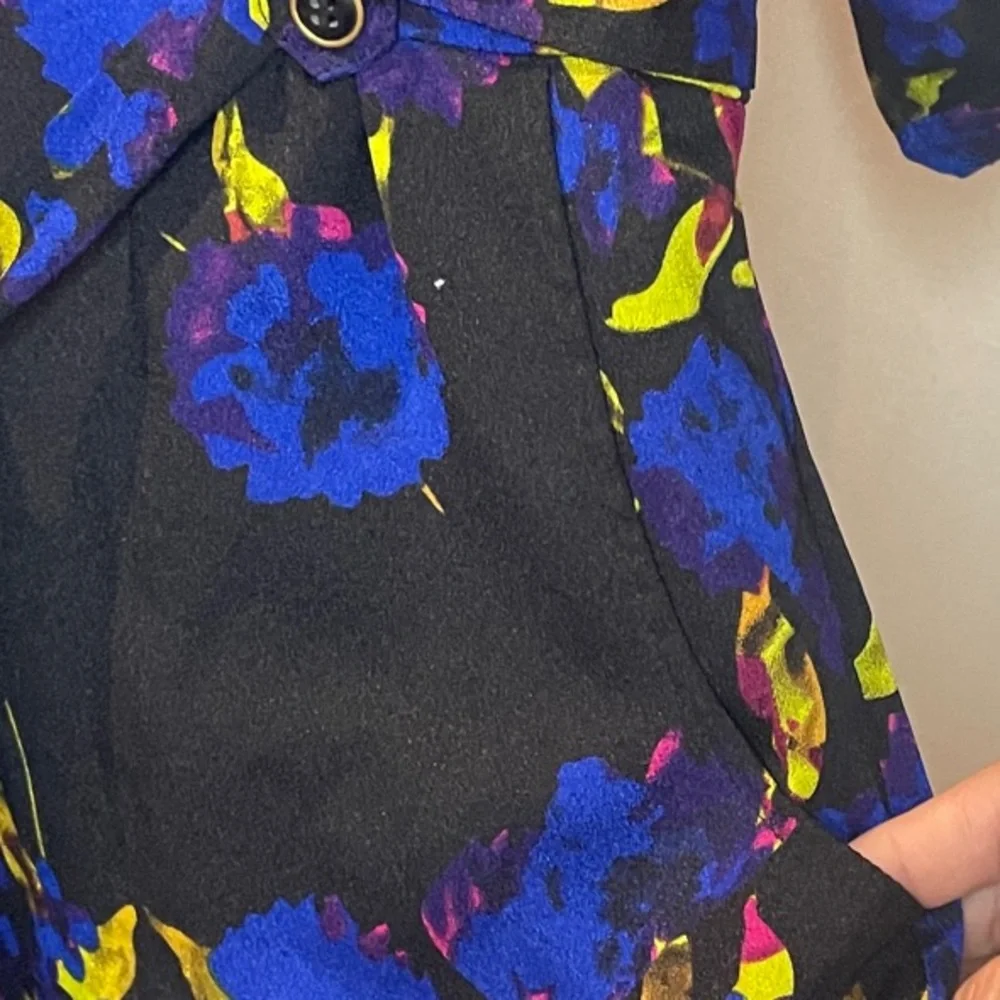 🌟 Yumi Kim Black, Floral Design Wrap Romper - Picture 5 of 14